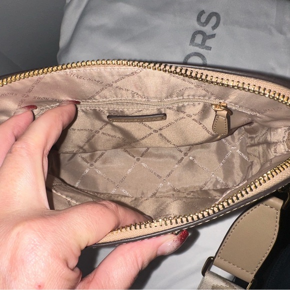 Michael Kors Cindy Dome crossbody with logo crossbody strap. - Picture 3 of 6